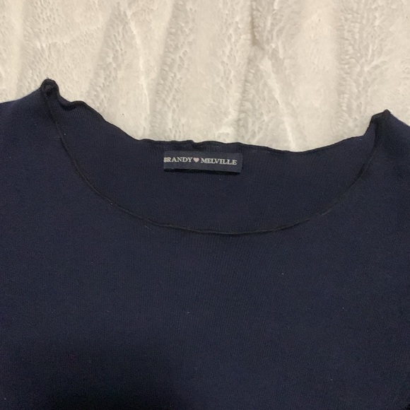 Brandy Melville cropped shirt - Picture 2 of 2